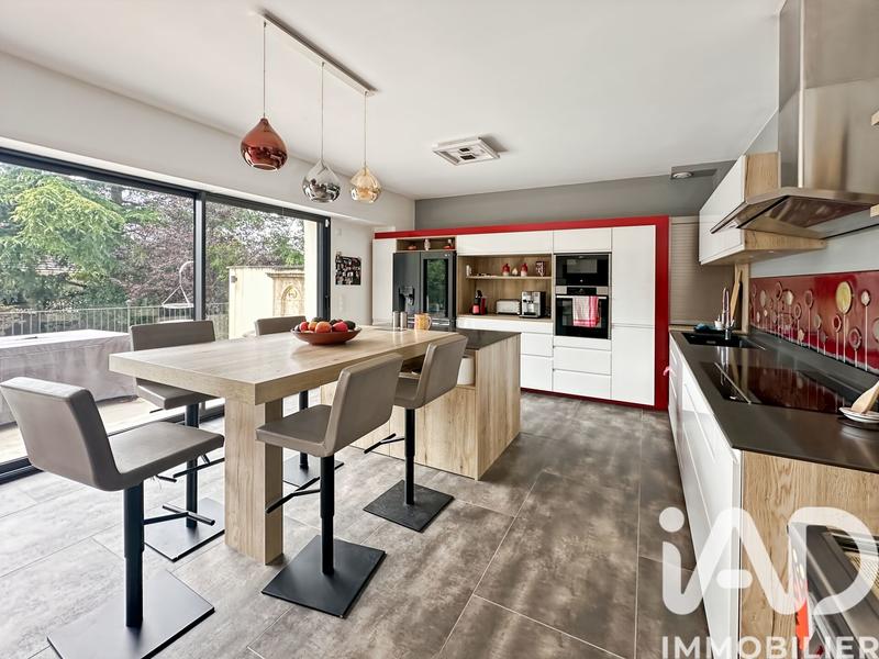 Maison - 188 m² - 9 pièces