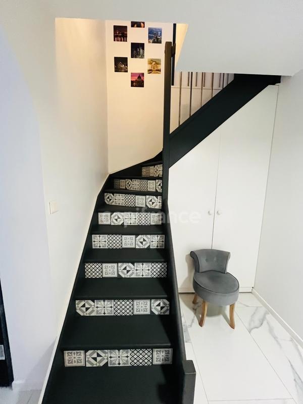 Maison - 228 m² - 8 pièces