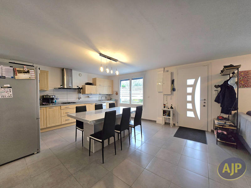 Maison - 95 m² - 5 pièces