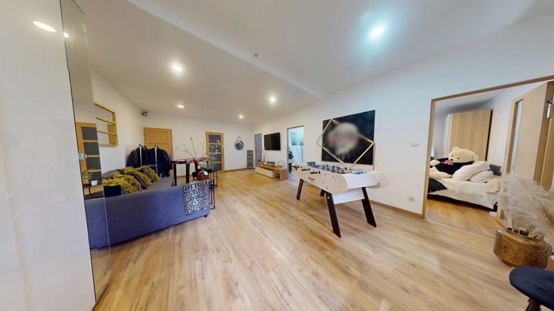 Maison - 291 m² - 9 pièces