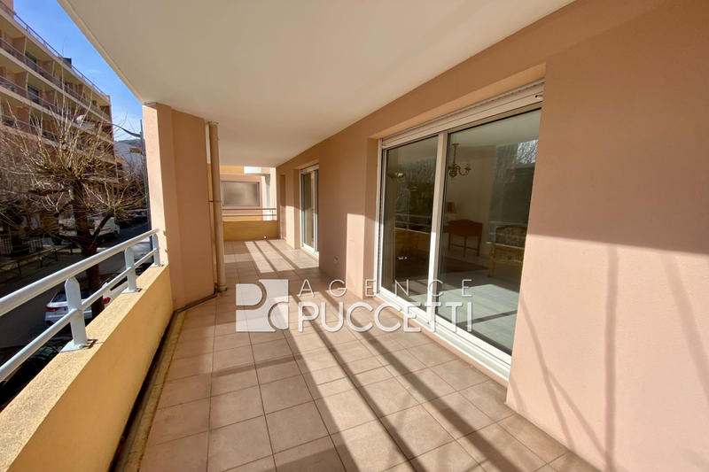 Appartement - 90 m² - 3 pièces