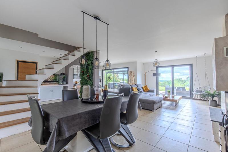 Maison - 245 m² - 7 pièces