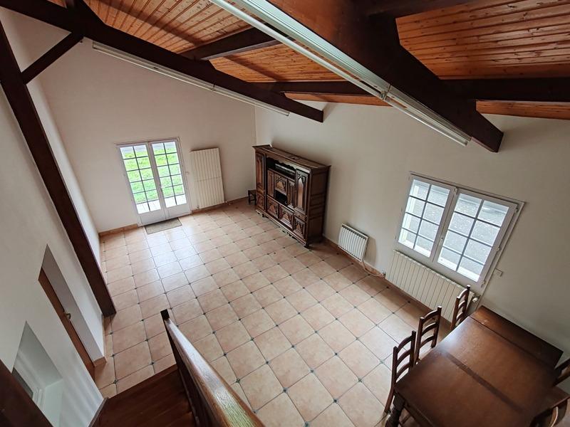 Maison - 230 m² - 10 pièces