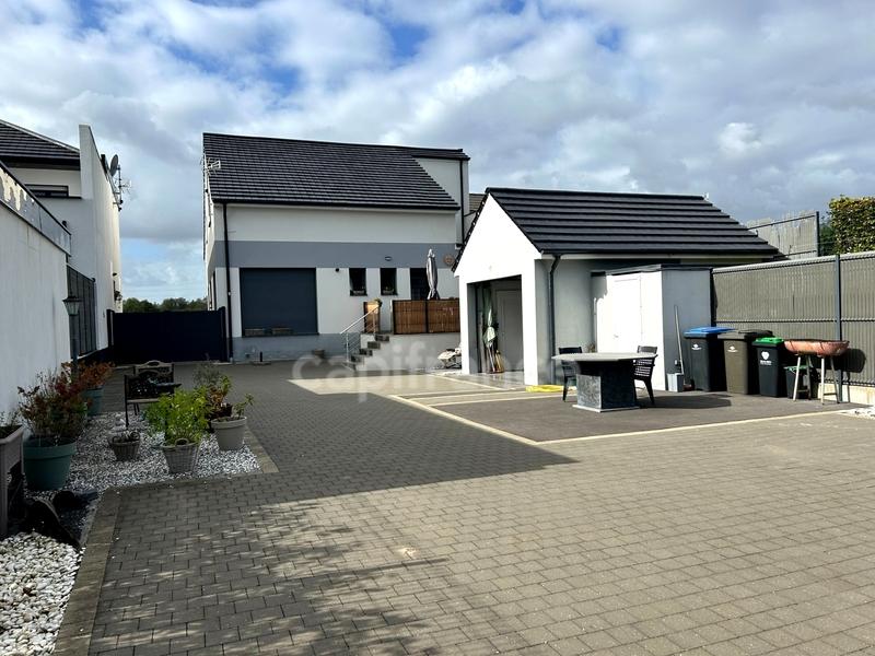 Maison - 200 m² - 5 pièces