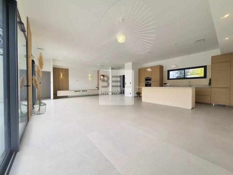 Maison - 145 m² - 6 pièces