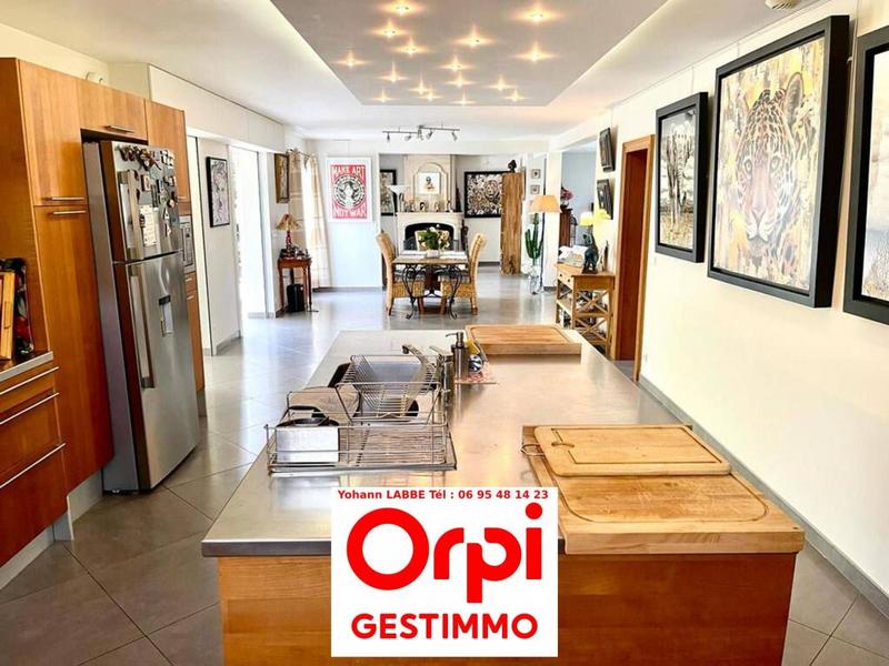 Villa - 250 m² - 6 pièces