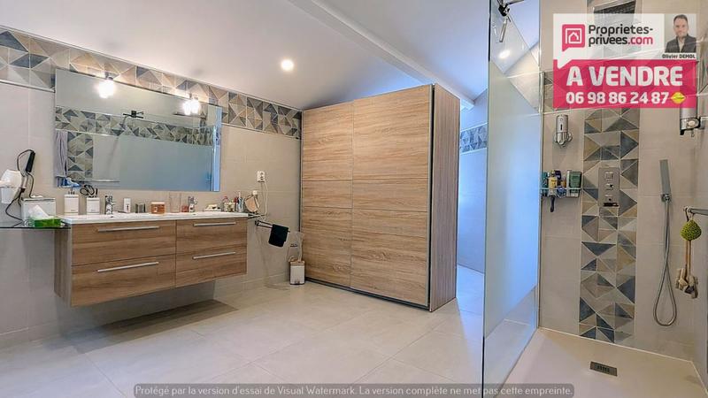 Maison - 213 m² - 6 pièces