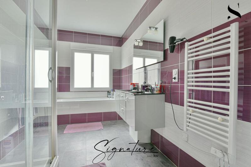 Maison - 215 m² - 8 pièces