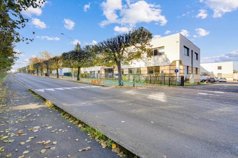 Local d'activités - 518 m²