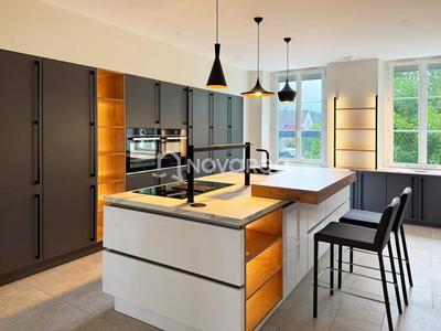 Villa - 302 m² - 7 pièces