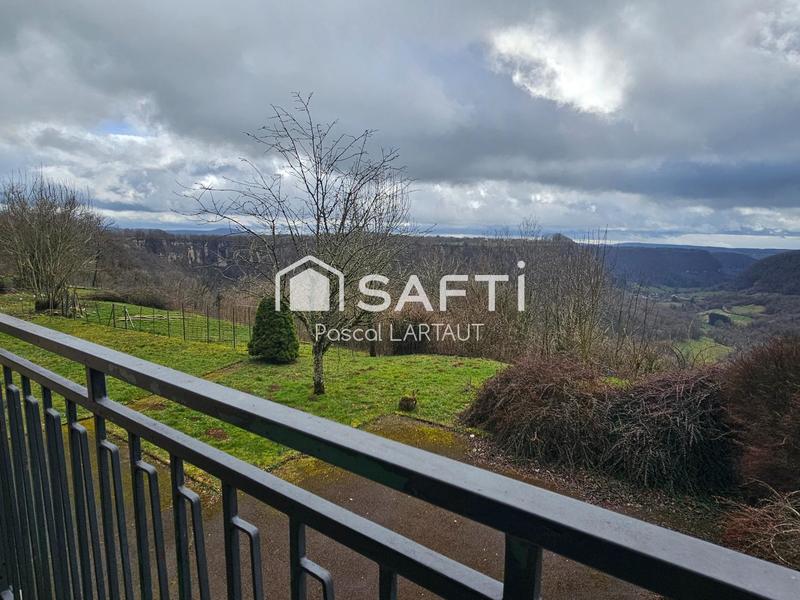 Maison - 280 m² - 9 pièces