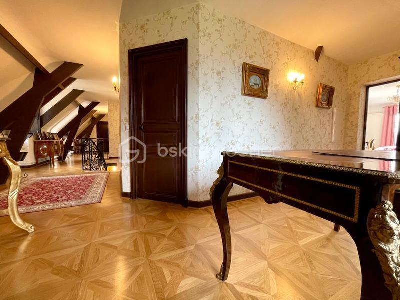 Maison - 671 m² - 20 pièces