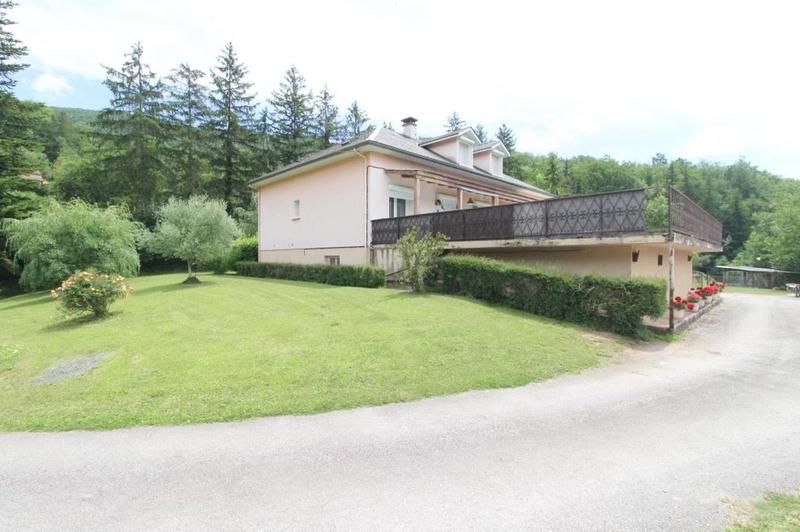 Maison - 276 m² - 6 pièces