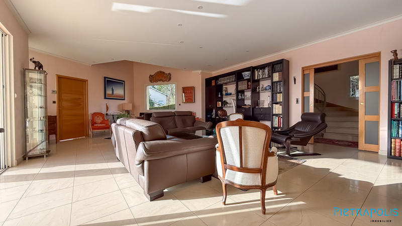 Maison contemporaine - 280 m² - 8 pièces