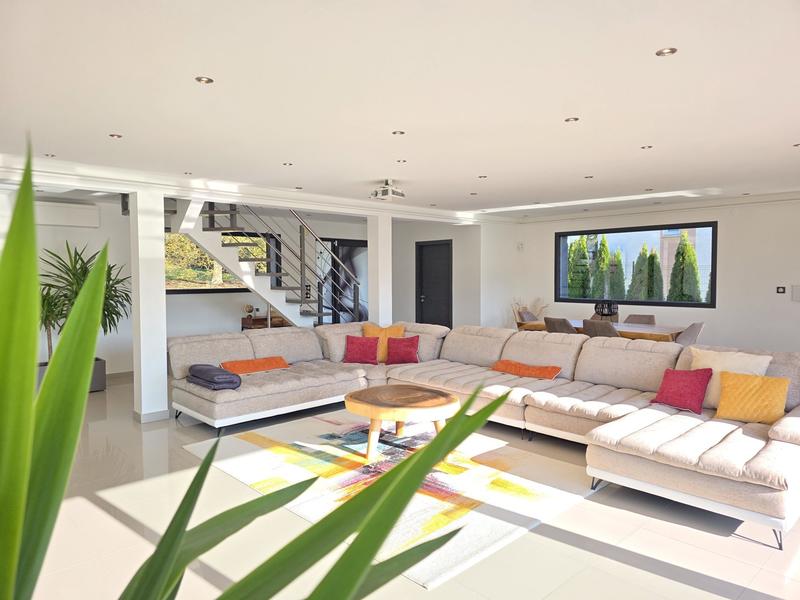 Villa - 204 m² - 8 pièces