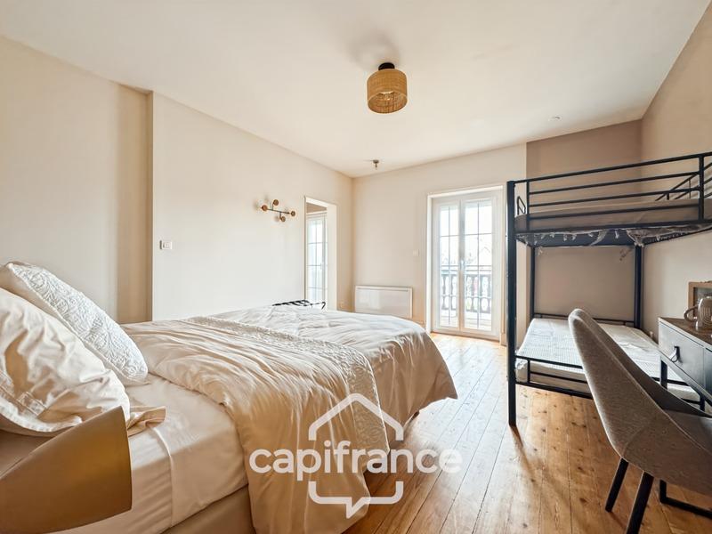 Maison - 299 m² - 11 pièces