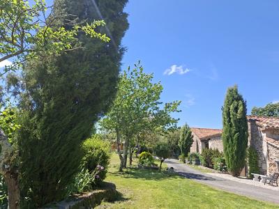 Propriété - 331 m²