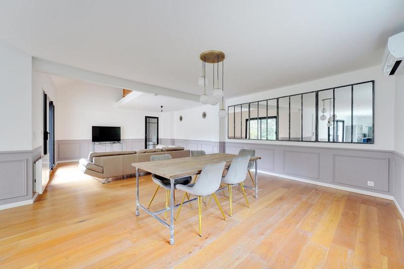 Maison - 270 m² - 8 pièces