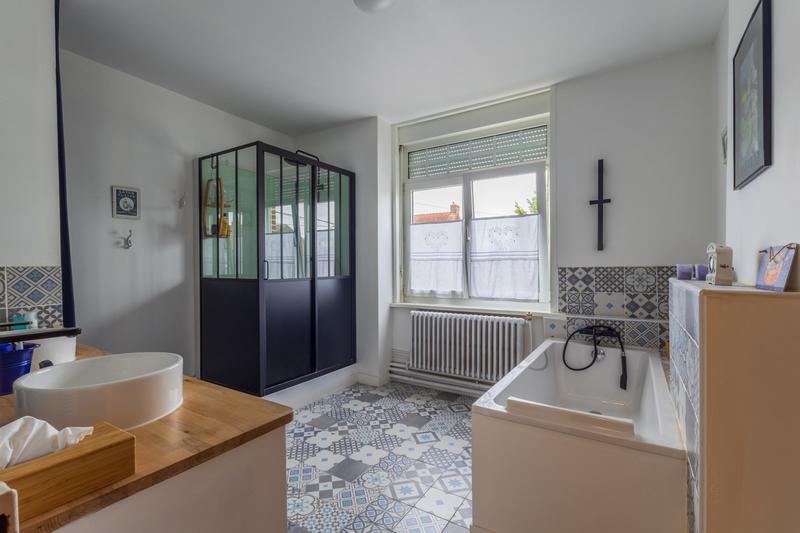 Maison - 250 m² - 12 pièces