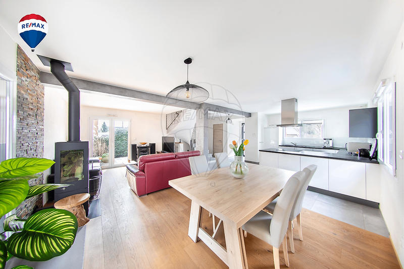 Maison - 95 m² - 5 pièces