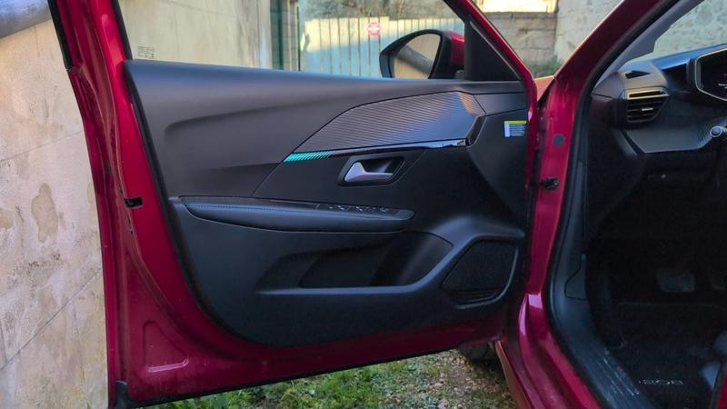 Peugeot 208 II 136 50 kWh Allure Business - Entretien constructeur