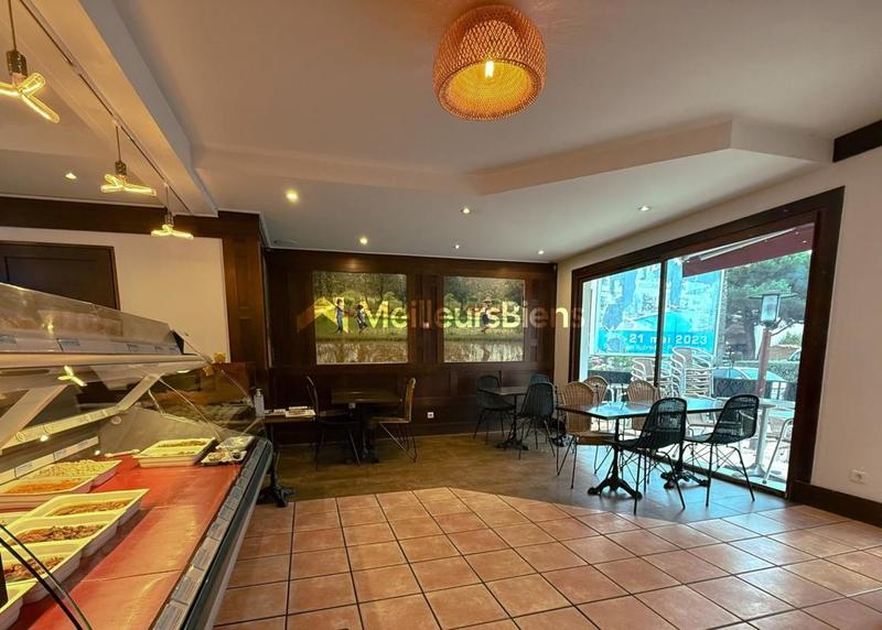 Local commercial - 202 m² - 4 pièces