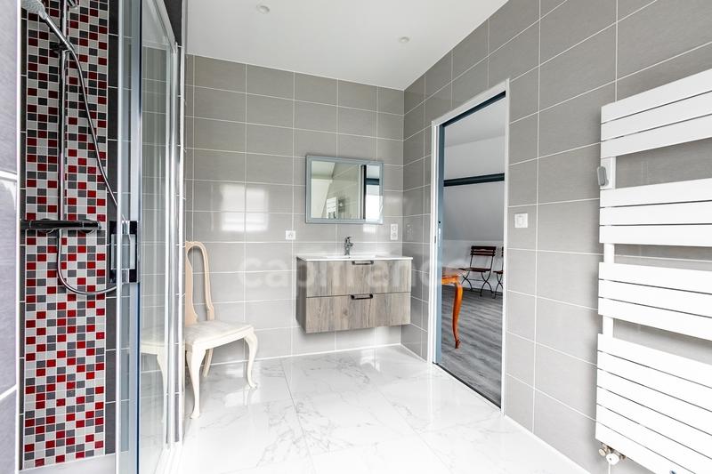 Maison - 260 m² - 8 pièces