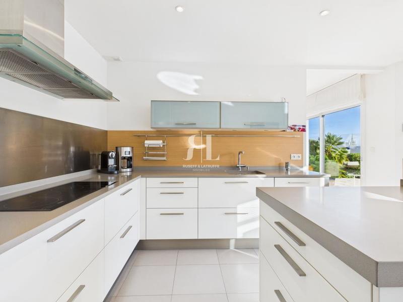 Maison - 230 m² - 5 pièces