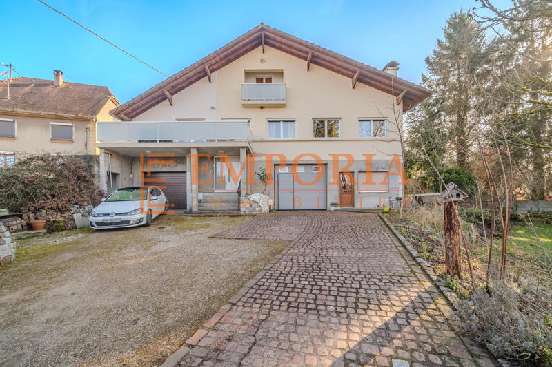 Maison - 250 m² - 9 pièces