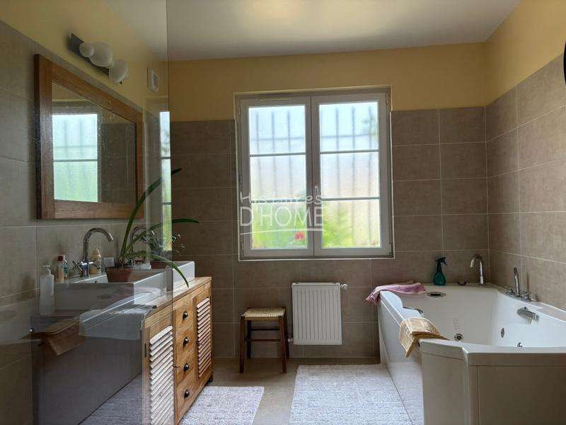 Maison - 250 m² - 8 pièces