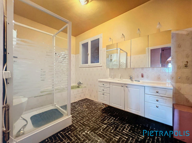 Maison contemporaine - 194 m² - 10 pièces