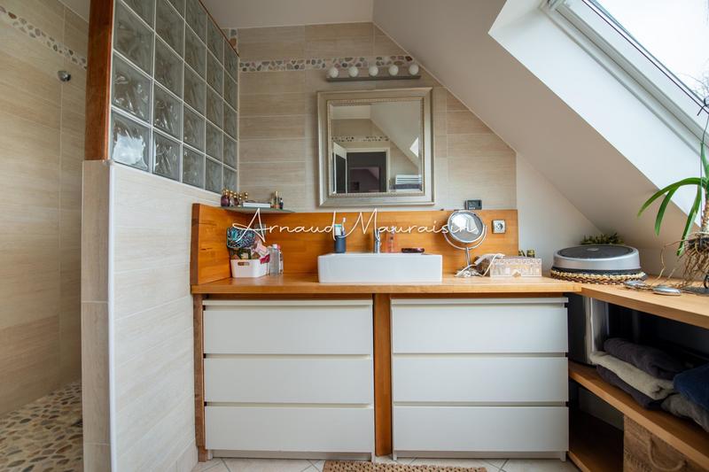 Maison - 250 m² - 8 pièces