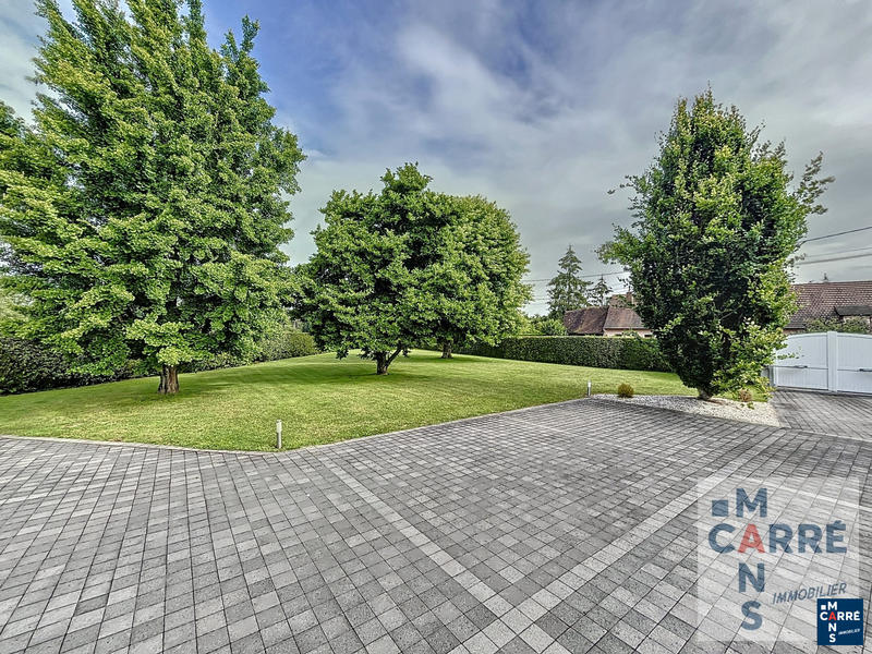 Maison traditionnelle - 275 m² - 7 pièces