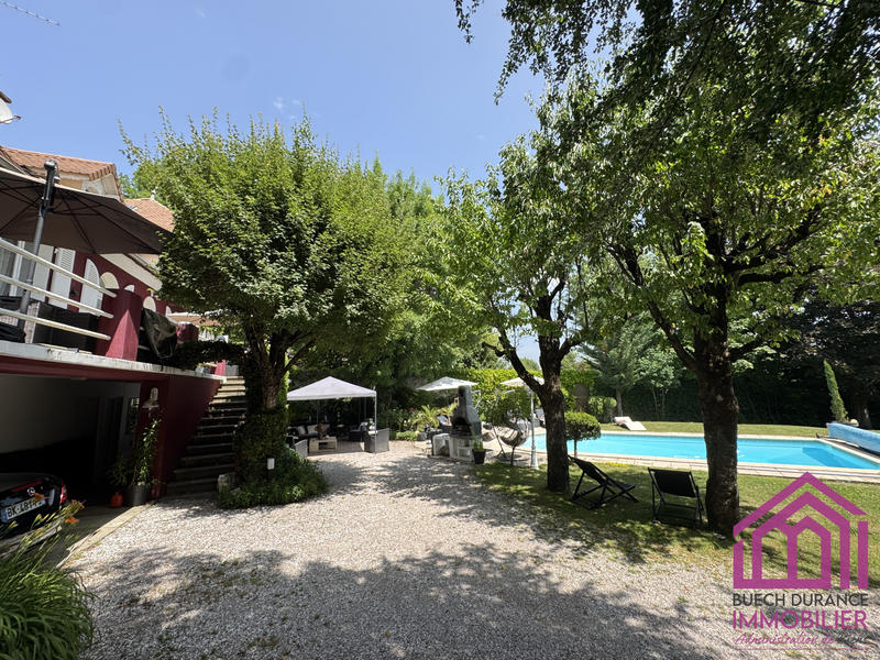 Villa - 233 m² - 6 pièces