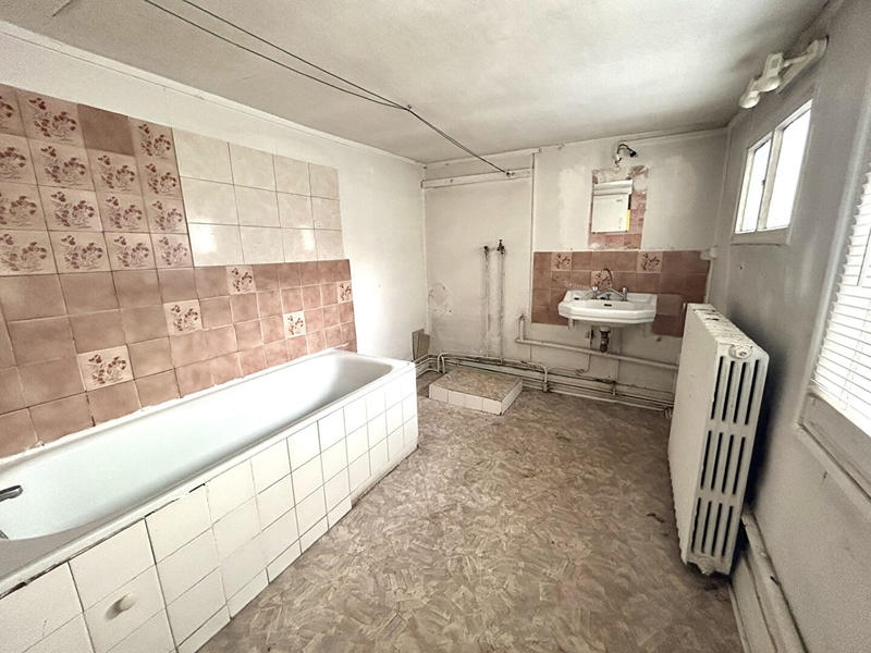 Immeuble - 102 m² - 8 pièces