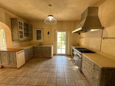 Maison - 210 m² - 6 pièces