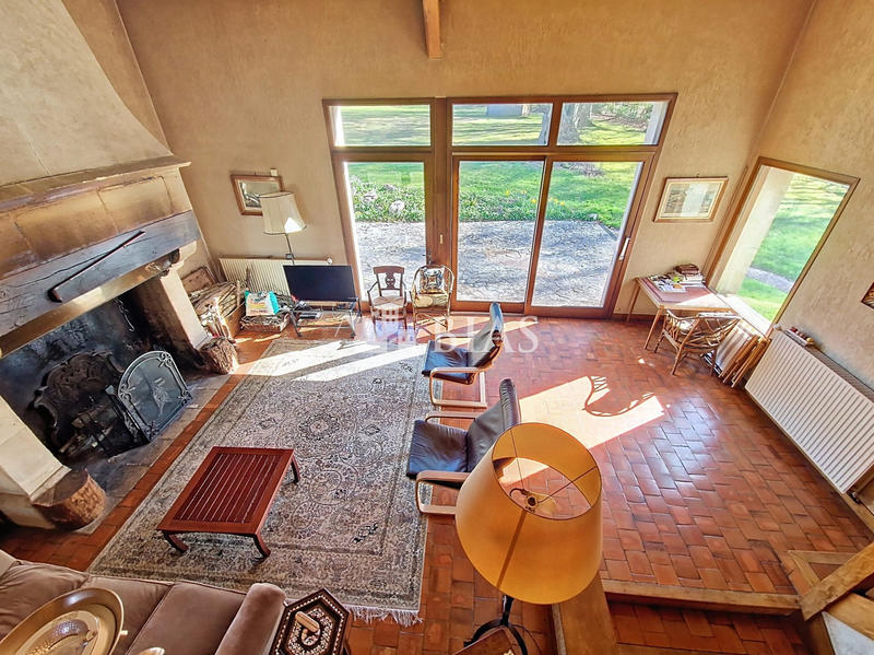 Maison traditionnelle - 247 m² - 10 pièces