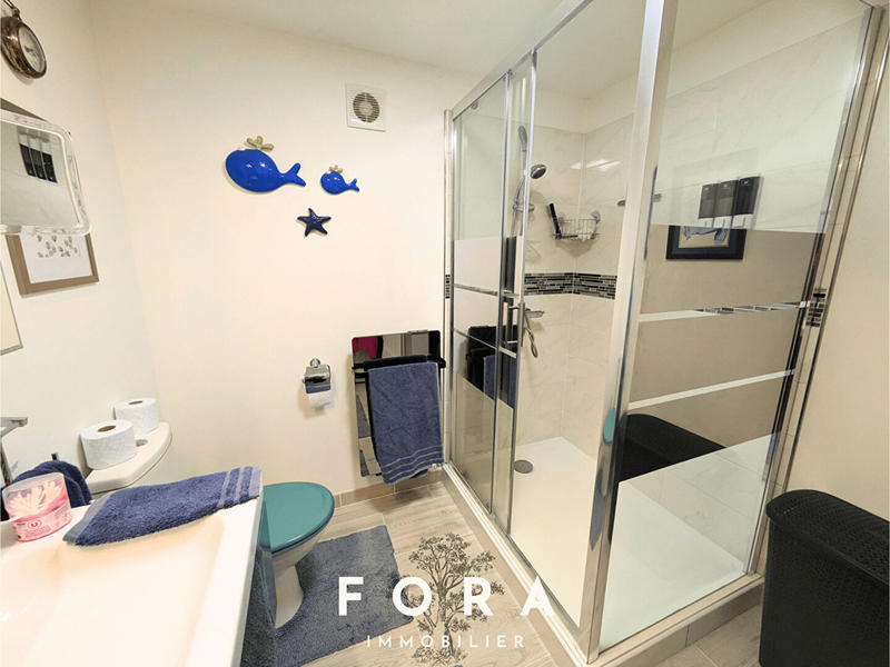 Maison - 240 m² - 8 pièces