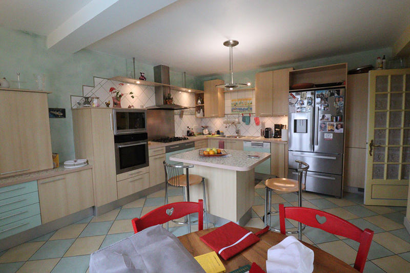 Maison - 265 m² - 10 pièces