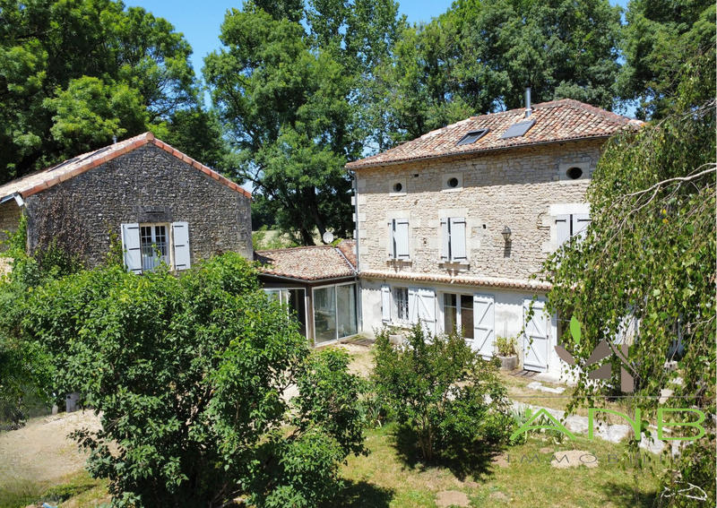 Maison ancienne - 191 m² - 5 pièces