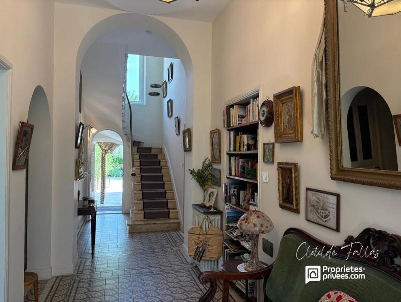 Maison - 254 m² - 10 pièces