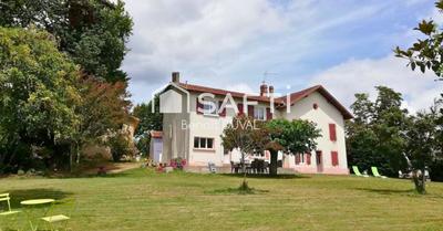 Maison - 226 m² - 10 pièces