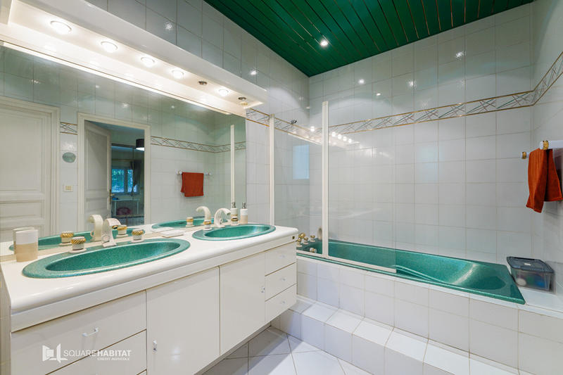 Maison - 223 m² - 5 pièces