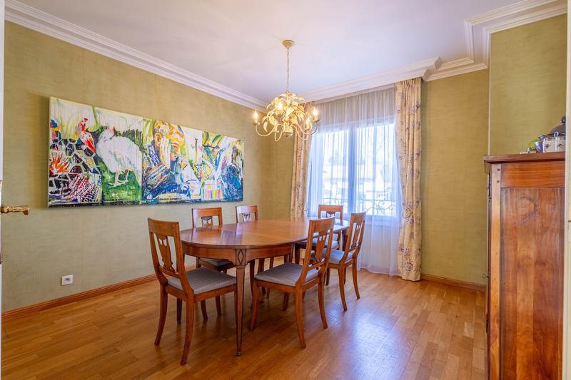 Maison traditionnelle - 188 m² - 7 pièces