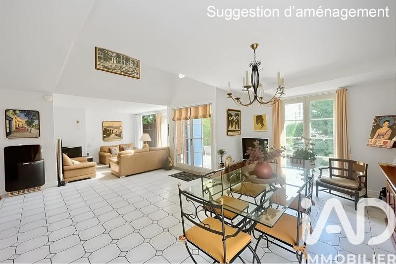 Maison - 213 m² - 8 pièces