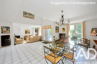 Maison - 213 m² - 8 pièces