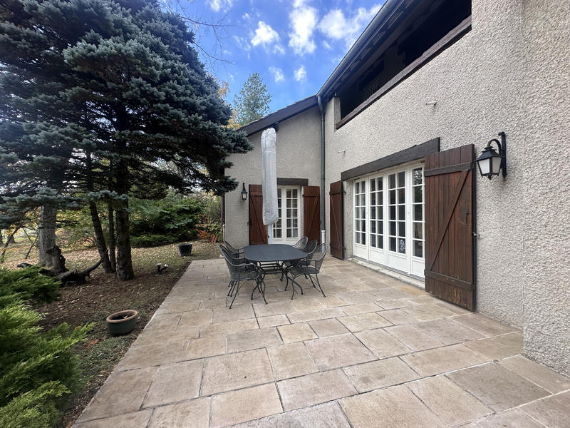 Maison - 240 m² - 10 pièces