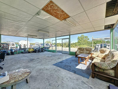 Local d'activités - 300 m²