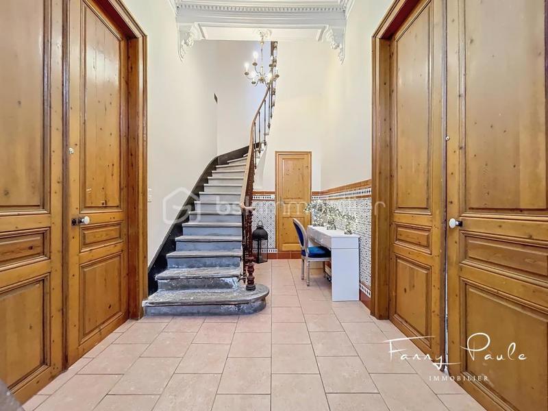 Demeure - 270 m² - 8 pièces