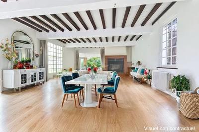 Maison - 216 m² - 8 pièces